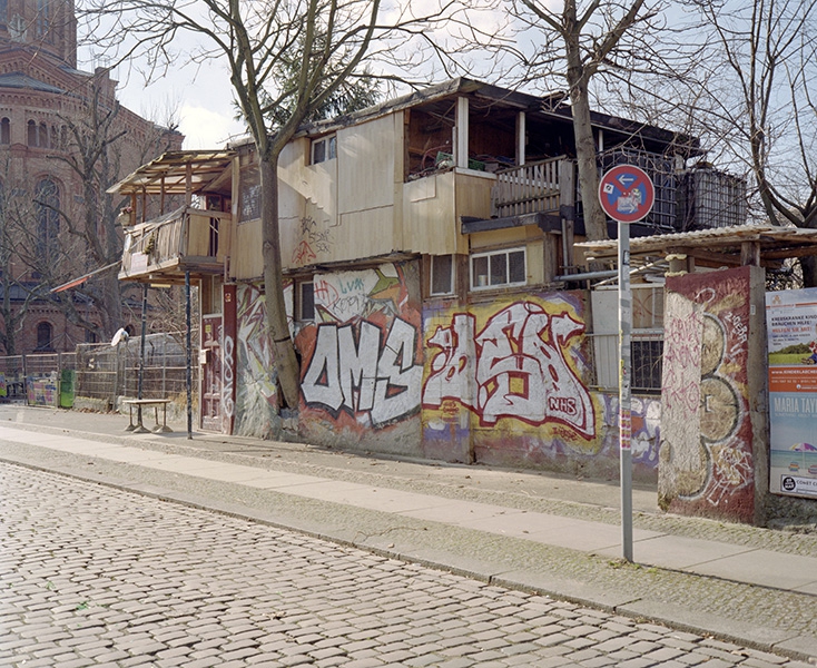 http://www.florianthein.de/files/gimgs/th-21_baumhaus-an-der-mauer_14108117591_o.jpg